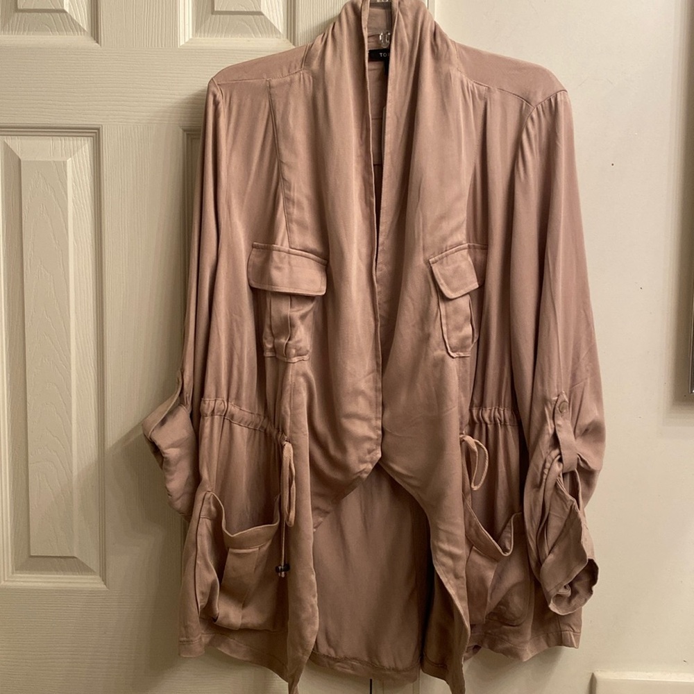 Torrid blazer with 4 working pockets. Pull strings